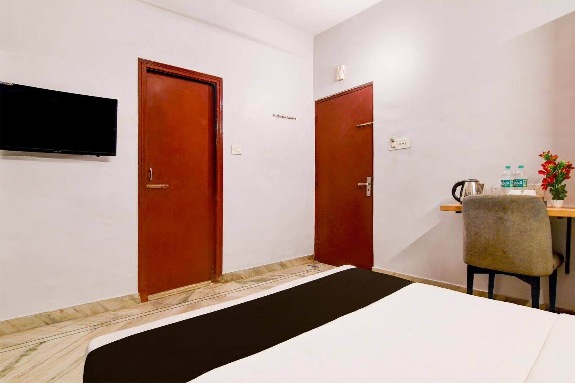 Super Hotel O Picnic Garden Formerly Amaris Stay Kolkata Exterior photo