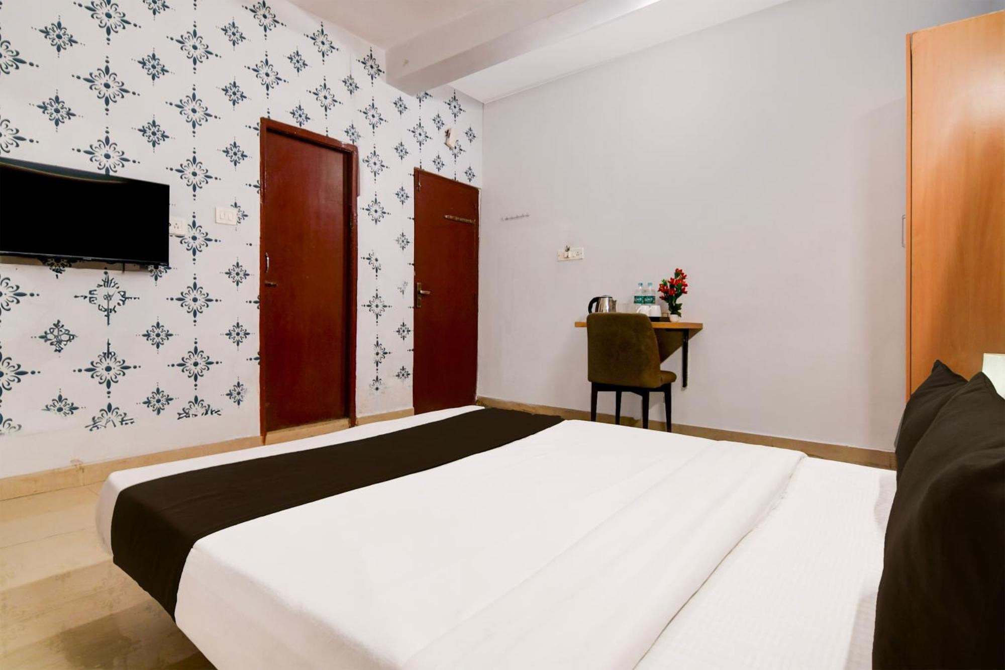 Super Hotel O Picnic Garden Formerly Amaris Stay Kolkata Exterior photo